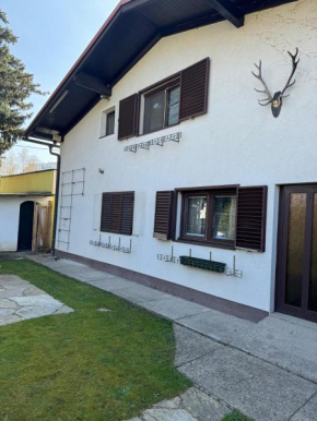 2 Bedrooms, 2 Baths House with a Living Room an Upstairs Reception rea